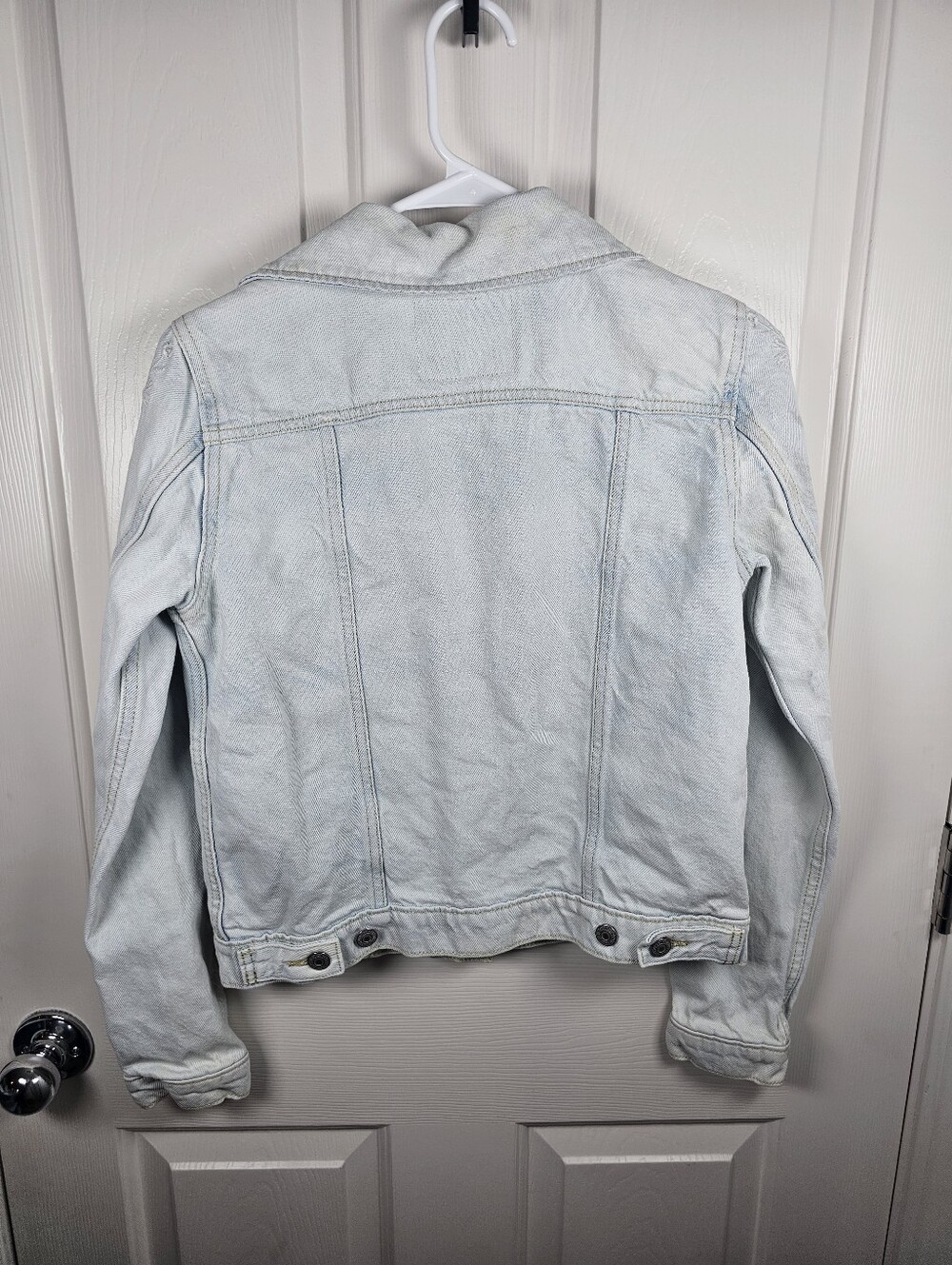 Levi’s Embroidered Floral Sleeves Light Wash Trucker Jean Jacket Women’s Size S - Picture 4 of 5